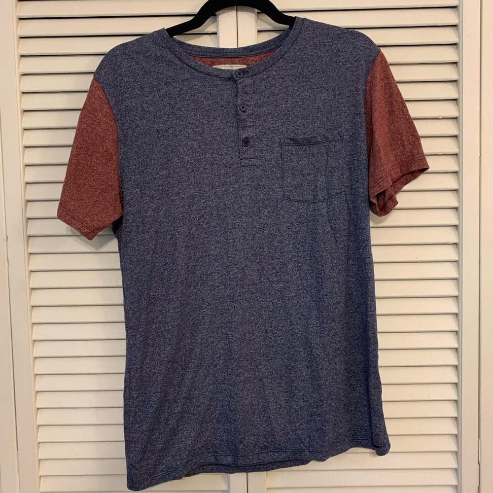 On The Byas Casual T-Shirt - Medium